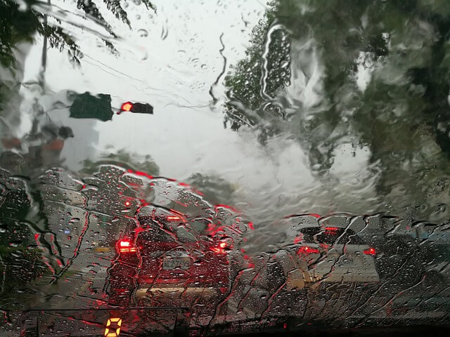 車内から見たゲリラ豪雨